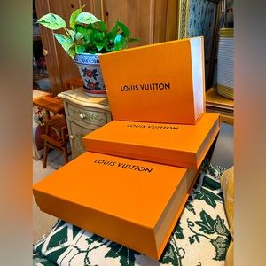 LOUIS VUITTON Orange gift boxes.